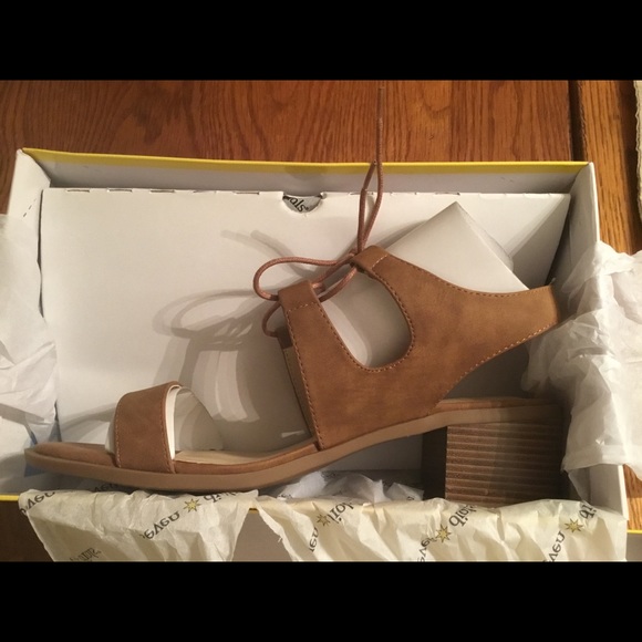 New Seven Dials “Alethea” block heel sandal - Picture 2 of 7